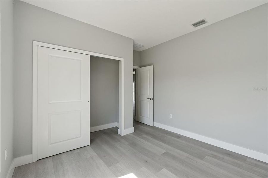 Spacious, unfurnished interior of a new home in , Davenport (Image 18).
