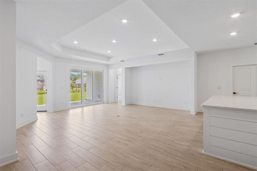 Spacious, unfurnished interior of a new home in , Yulee (Image 14).