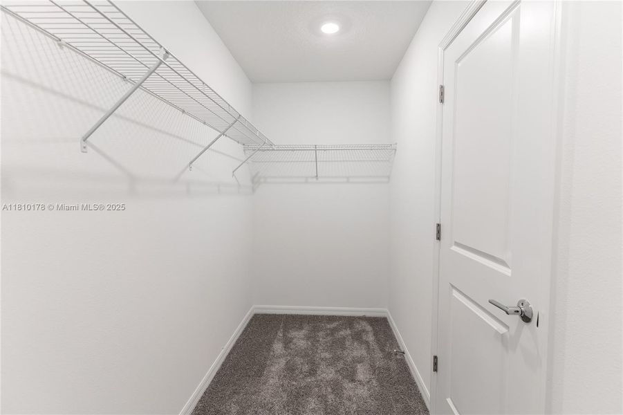 Spacious, unfurnished interior of a new home in Inman Groves, Winter Haven (Image 41). Spacious, unfurnished interior of a new home in Inman Groves, Winter Haven (Image 41).