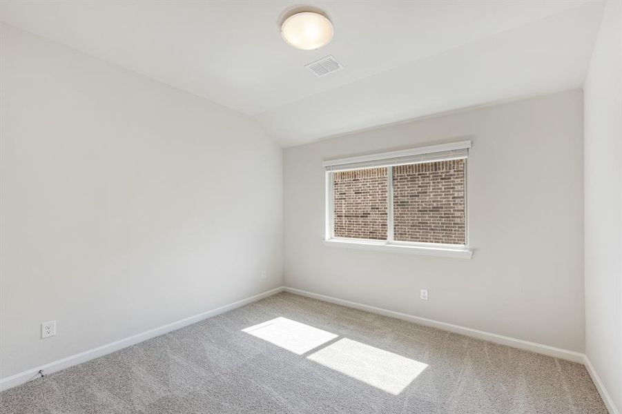 Spacious, unfurnished interior of a new home in Eagle Glen Elements, Alvarado (Image 25).