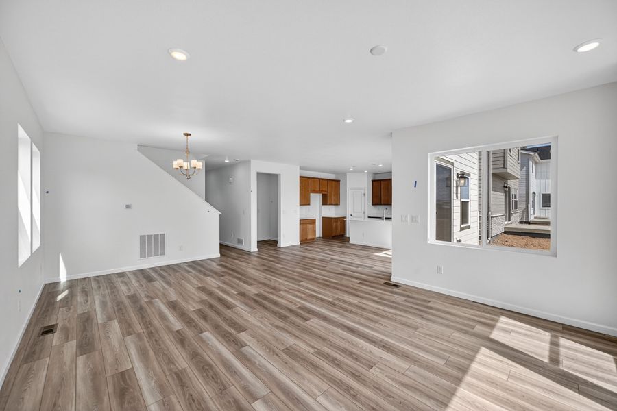 Spacious, unfurnished interior of a new home in Sky Ranch, Aurora (Image 8).