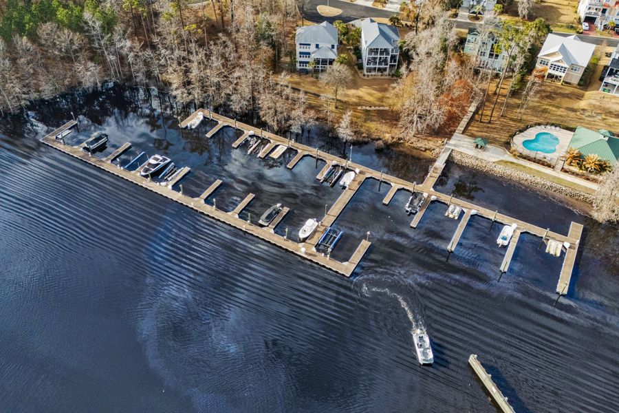 Image 8 of a home in Harbor Oaks Marina.