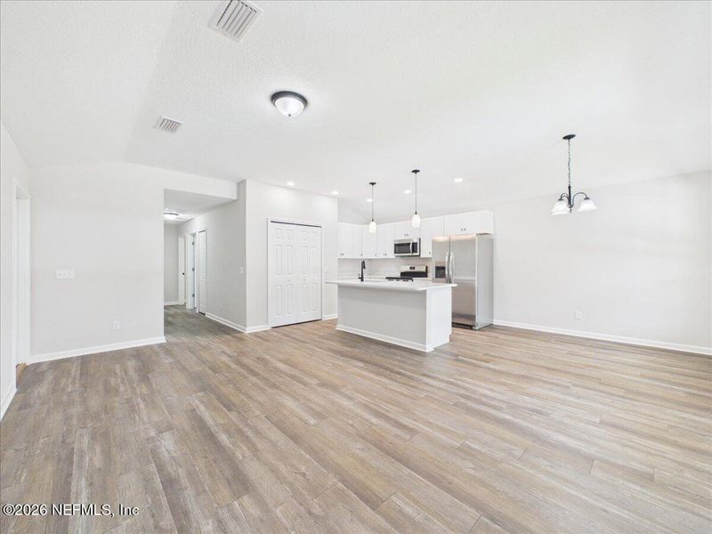 Spacious, unfurnished interior of a new home in , Palatka (Image 11).