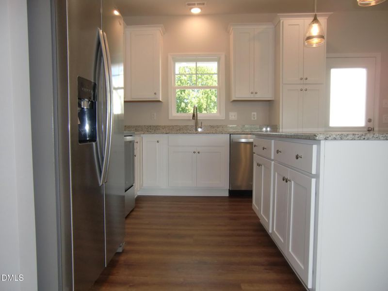 kitchen (3) kitchen (3)