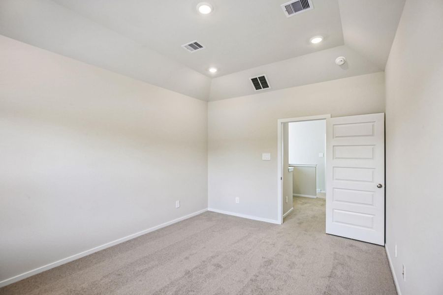 Spacious, unfurnished interior of a new home in Kemah Crossing - City Series, Kemah (Image 27).