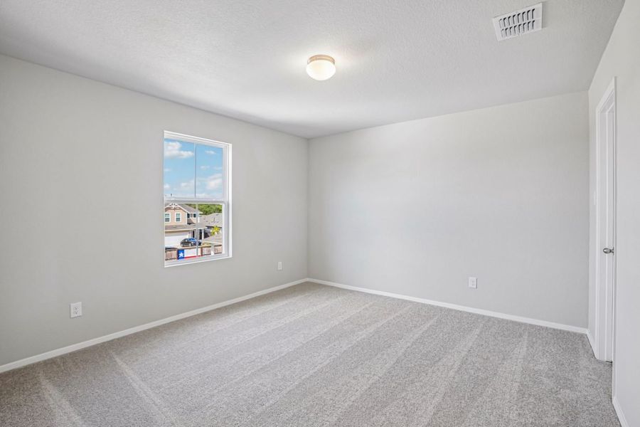 Spacious, unfurnished interior of a new home in Cloverleaf, Austin (Image 30).