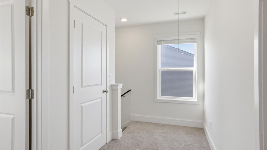 Spacious, unfurnished interior of a new home in Millstone Village, Morristown (Image 30).