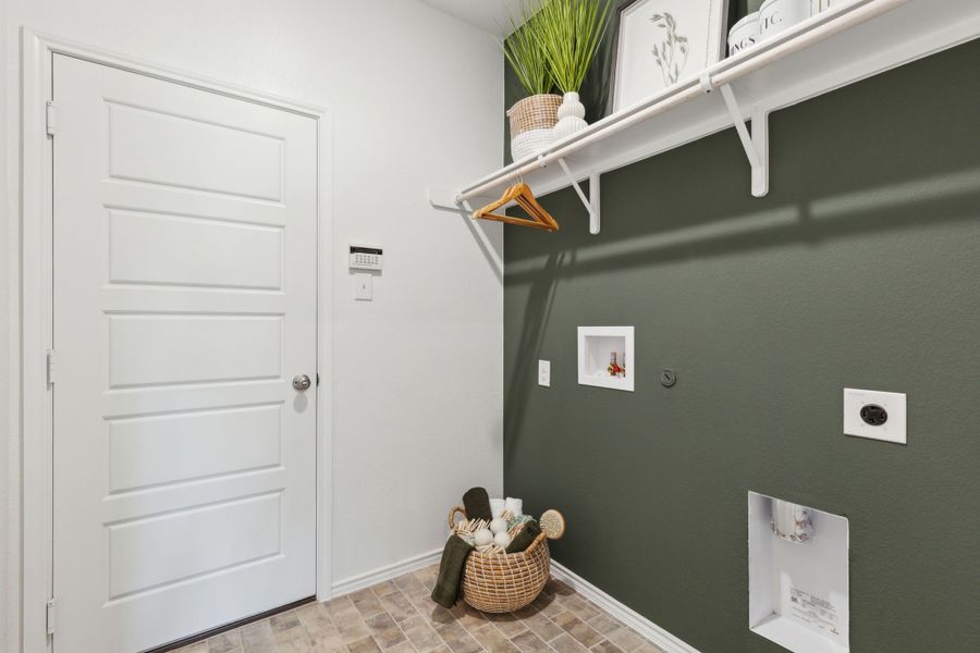 Representative furnished interior of a home built from the Concept 1660 by Landsea Homes in Summer Crest, Fort Worth (Image 11).