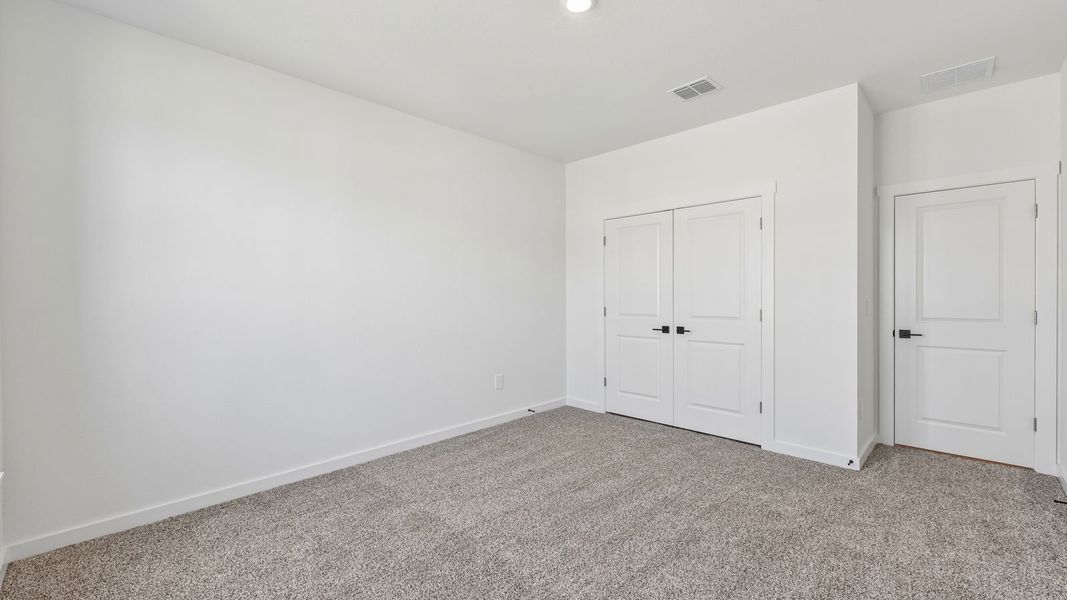 Spacious, unfurnished interior of a new home in Rosenbusch Ranch, Leander (Image 30).