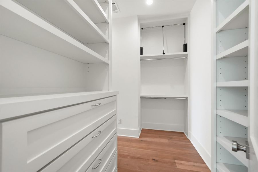 Spacious, unfurnished interior of a new home in , Houston (Image 36).