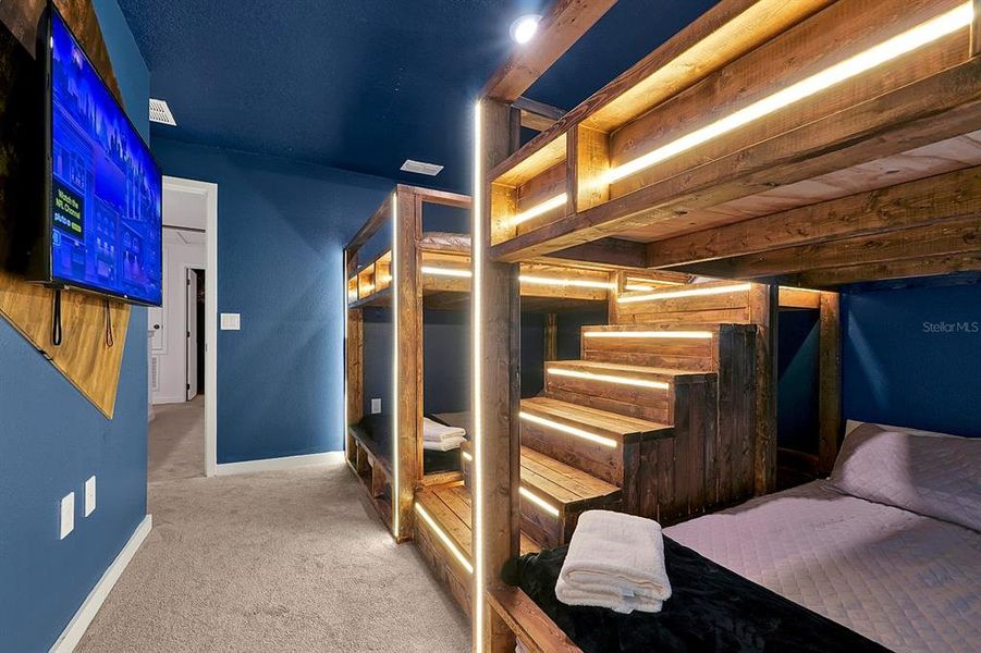 Image 35 of a home in .