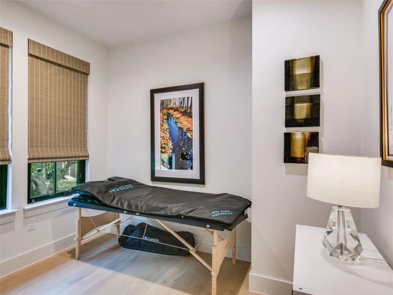 Upstairs office/flex room