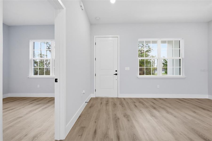 Spacious, unfurnished interior of a new home in , Ocala (Image 30).