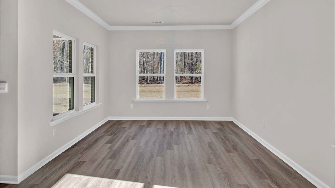 Representative unfurnished interior of a home built from the Fraser by D.R. Horton in Riverwood Gardens, Oakland (Image 16).