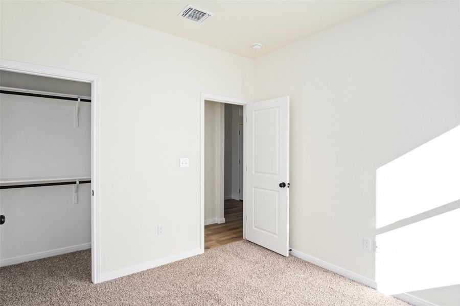 Spacious, unfurnished interior of a new home in , Temple (Image 27).