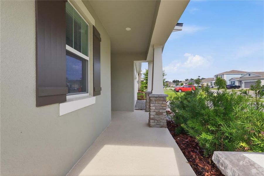 Exterior details and patio area of a home in Grandview Gardens, Deland (Image 4).