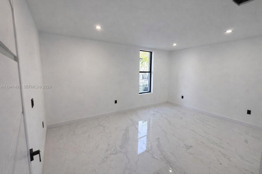 Spacious, unfurnished interior of a new home in , Miami (Image 14).