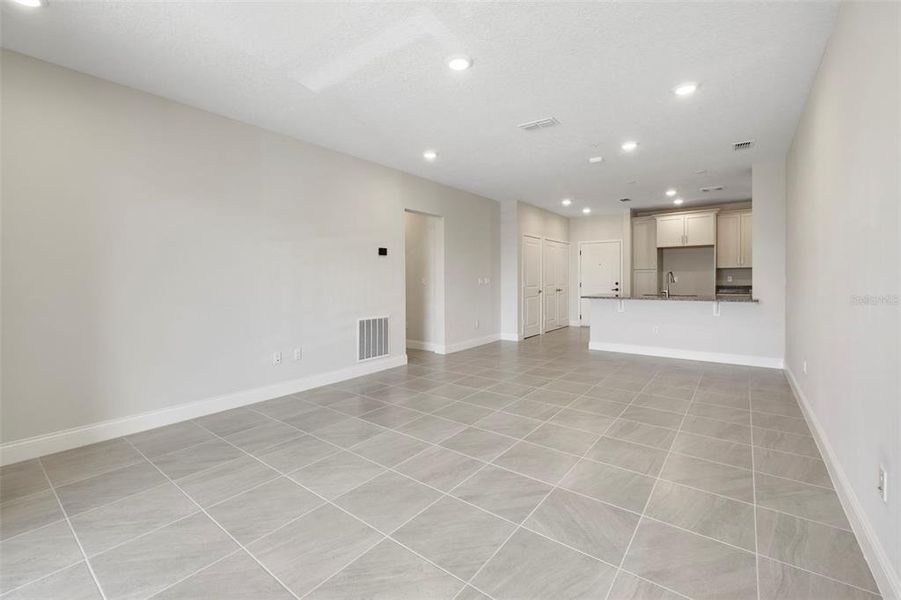 Spacious, unfurnished interior of a new home in Gatherings® of Lake Nona, Orlando (Image 17).