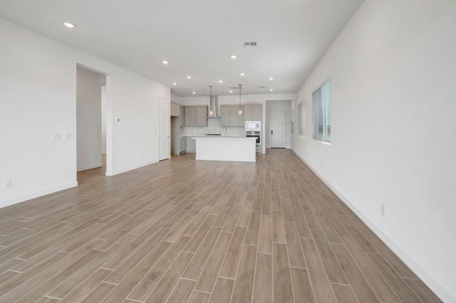 Spacious, unfurnished interior of a new home in Terraza, San Tan Valley (Image 23).