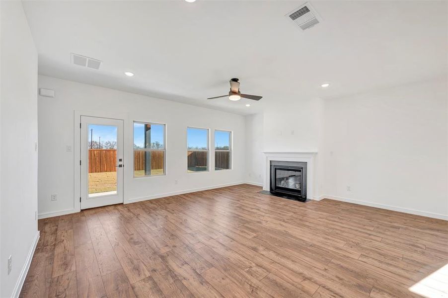 Spacious, unfurnished interior of a new home in Rolling Ridge, Van Alstyne (Image 30).