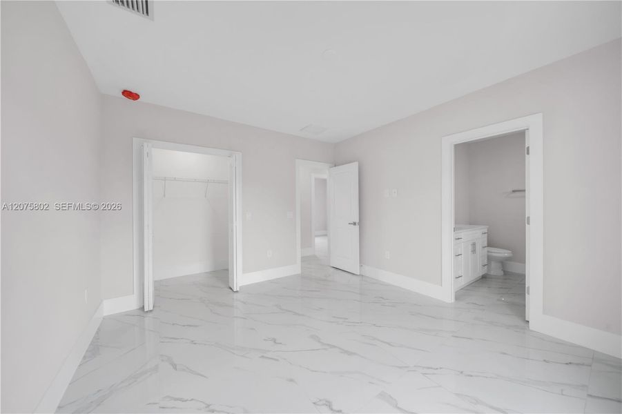 Spacious, unfurnished interior of a new home in , Lehigh Acres (Image 16).