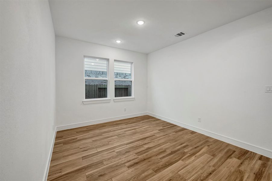 Elegant dining room (*Photo not of actual home and used for illustration purposes only.)