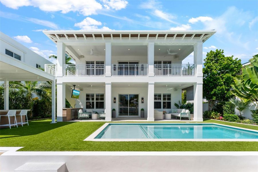 Exterior details and patio area of a home in , Tavernier (Image 47).