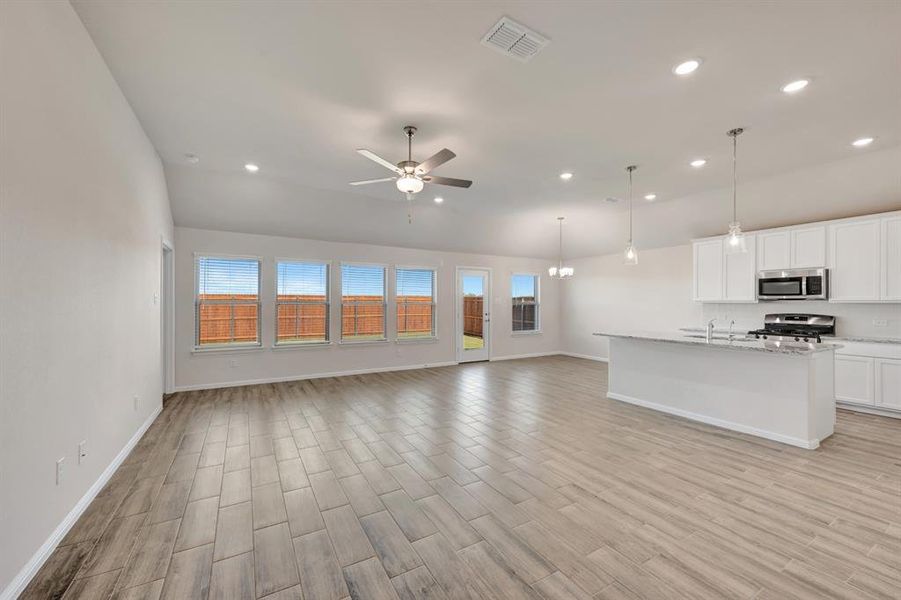 Spacious, unfurnished interior of a new home in Verandah, Royse City (Image 31).