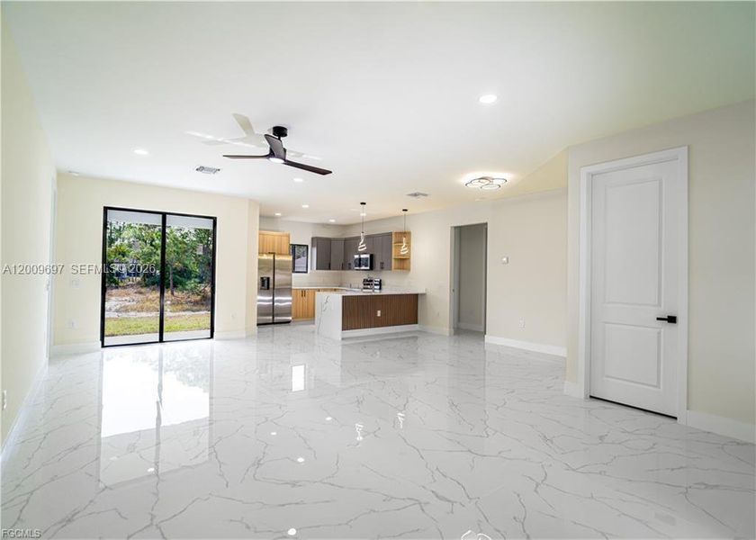 Spacious, unfurnished interior of a new home in , Lehigh Acres (Image 10).