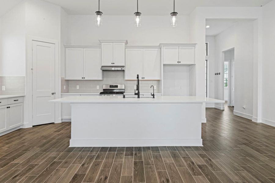 Furnished interior view inside a new home in Meridiana, Iowa Colony (Image 6).