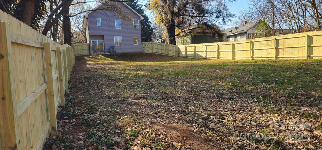 Spacious Fenced In Back Yard Spacious Fenced In Back Yard