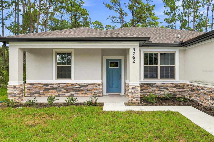 Exterior details and patio area of a home in , North Port (Image 23).