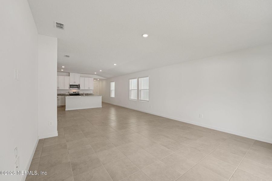 Spacious, unfurnished interior of a new home in Kings Preserve, Jacksonville (Image 15).