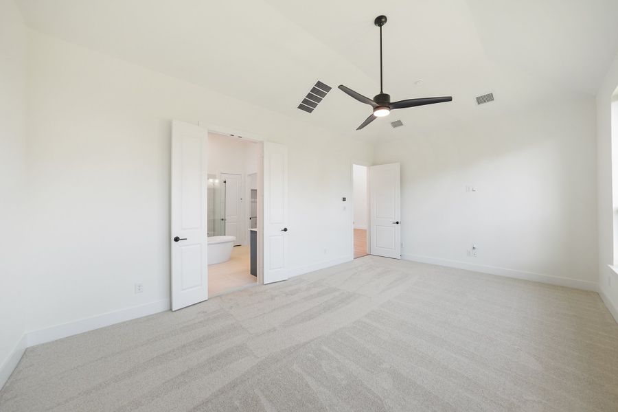 Spacious, unfurnished interior of a new home in Aster Park, McKinney (Image 32). Spacious, unfurnished interior of a new home in Aster Park, McKinney (Image 32).