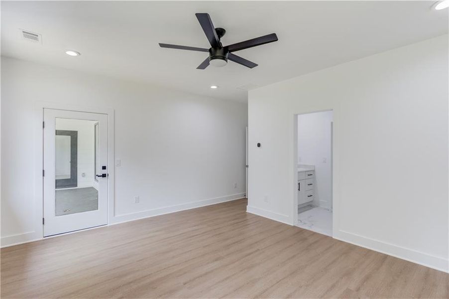 Spacious, unfurnished interior of a new home in , Auburn (Image 19).