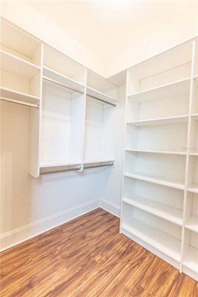 Spacious, unfurnished interior of a new home in , Oxford (Image 38).