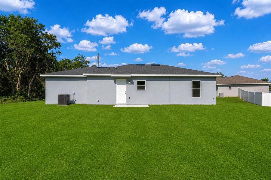 Exterior details and patio area of a home in , Ocala (Image 20).