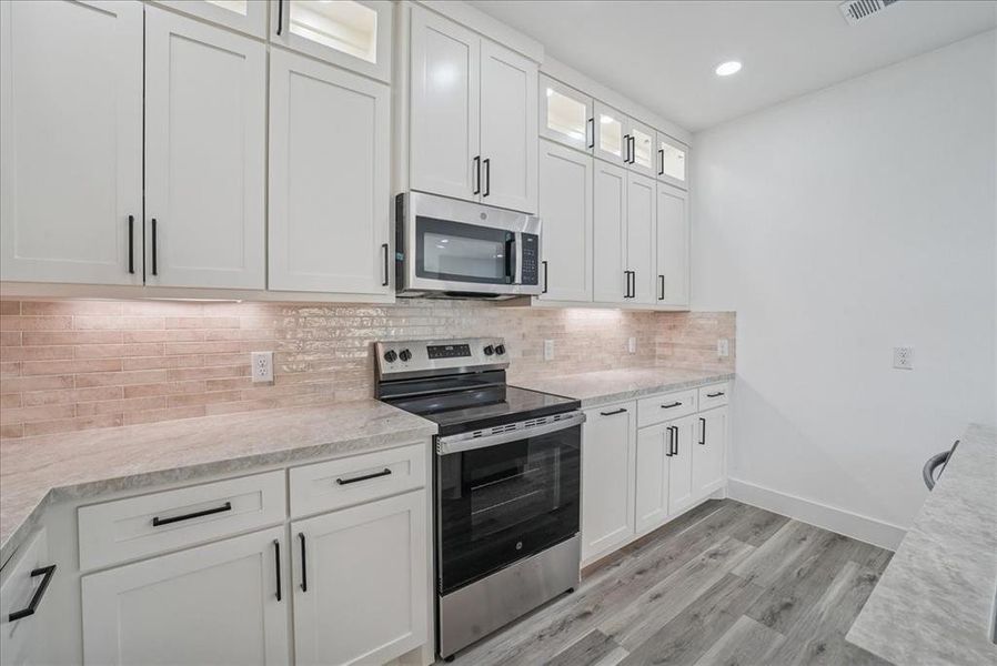 Furnished interior view inside a new home in , Dallas (Image 8). Furnished interior view inside a new home in , Dallas (Image 8).