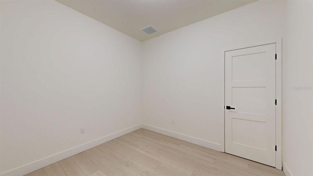 Spacious, unfurnished interior of a new home in , Tampa (Image 51).