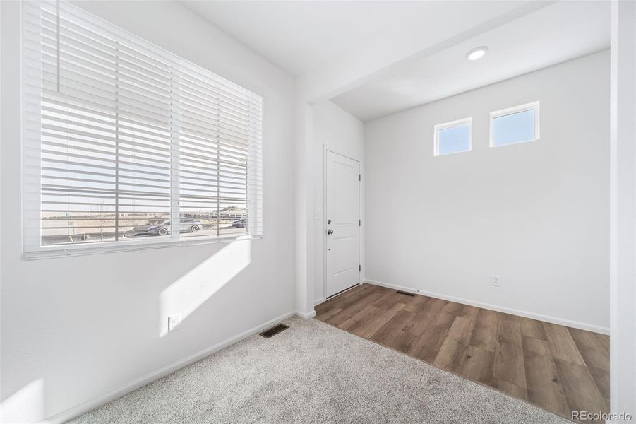 Spacious, unfurnished interior of a new home in , Aurora (Image 21).