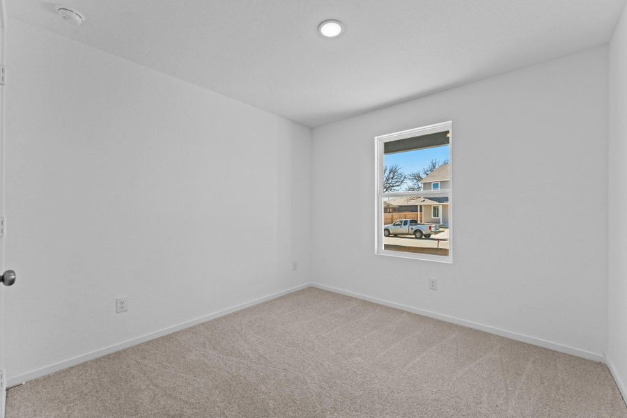 Spacious, unfurnished interior of a new home in Friendship Oaks, Fredericksburg (Image 12).