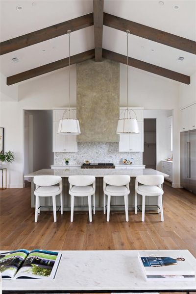 Vaulted Ceiling, Venetian Plaster Range Hood - Designer Kitchen