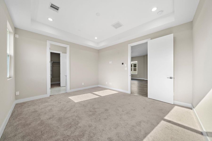 Spacious, unfurnished interior of a new home in Wellford Village, Houston (Image 11).