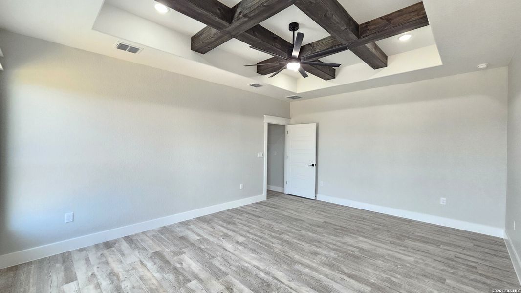 Spacious, unfurnished interior of a new home in , La Vernia (Image 37).