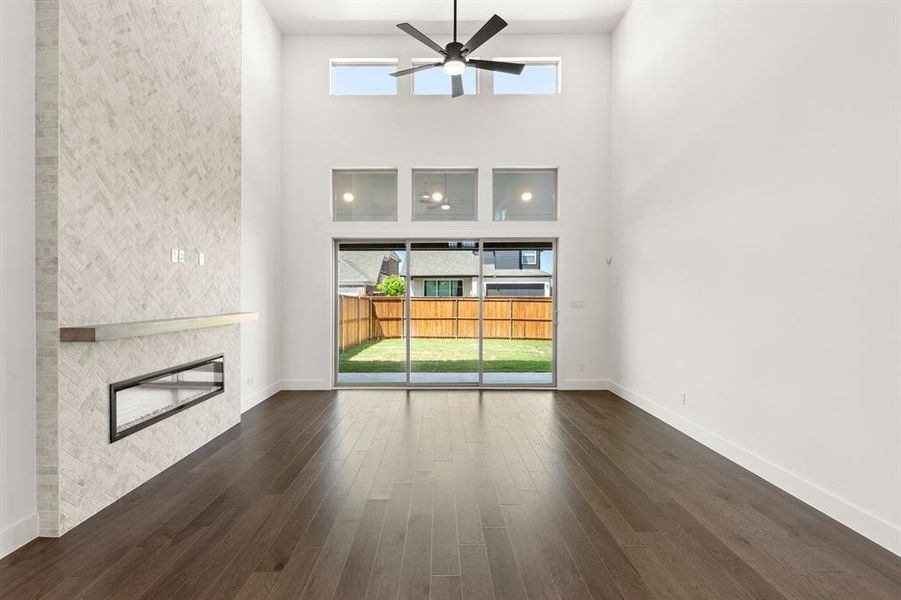 Spacious, unfurnished interior of a new home in Trails at Cottonwood Creek, Rowlett (Image 12).