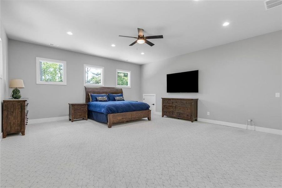 Furnished interior view inside a new home in , Roswell (Image 67).