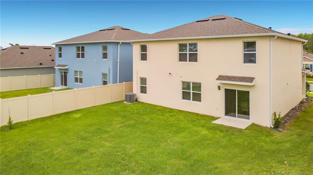 Exterior details and patio area of a home in Edgemont at Serenoa, Clermont (Image 28).