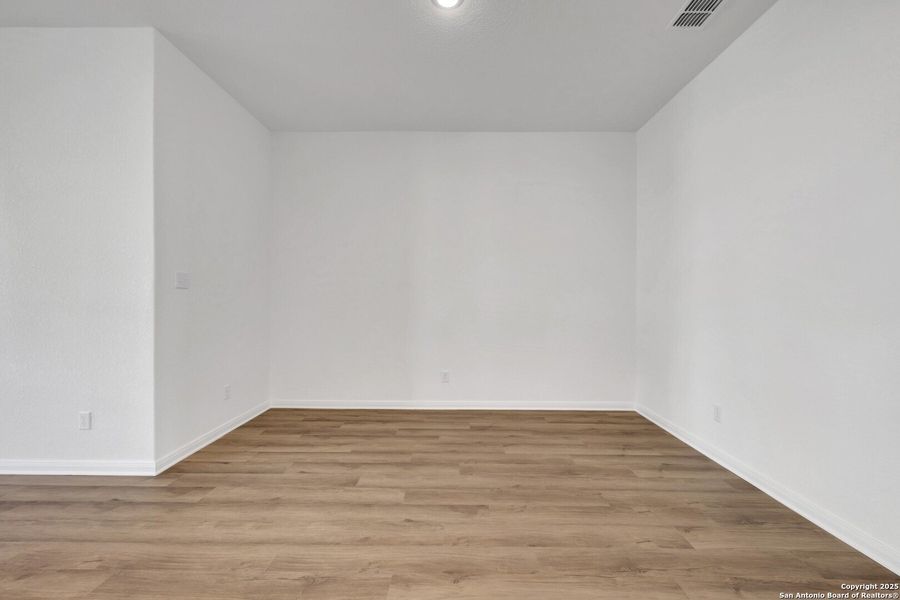 Spacious, unfurnished interior of a new home in Greenspoint Heights, Seguin (Image 26).