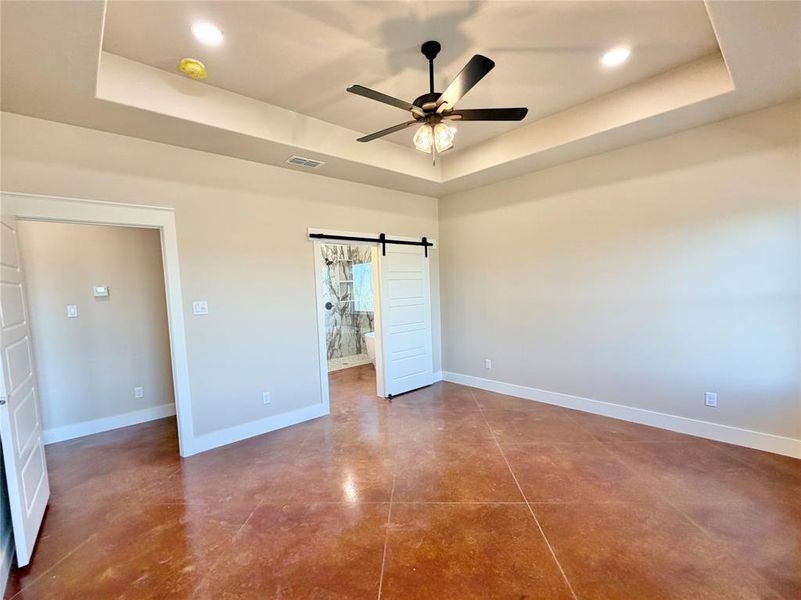 Spacious, unfurnished interior of a new home in , Weatherford (Image 26).