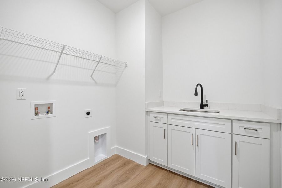 Spacious, unfurnished interior of a new home in , Jacksonville Beach (Image 51).